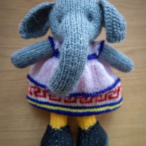 Fíll í bleikum kjól