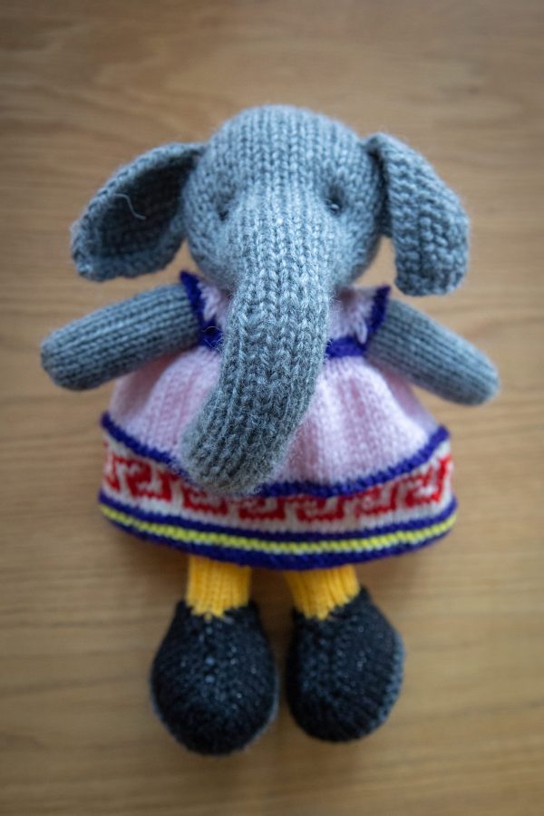 Fíll í bleikum kjól